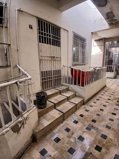 1 Bed Flat For Sale in Supreme Corner man Johar Chowrangi For sale