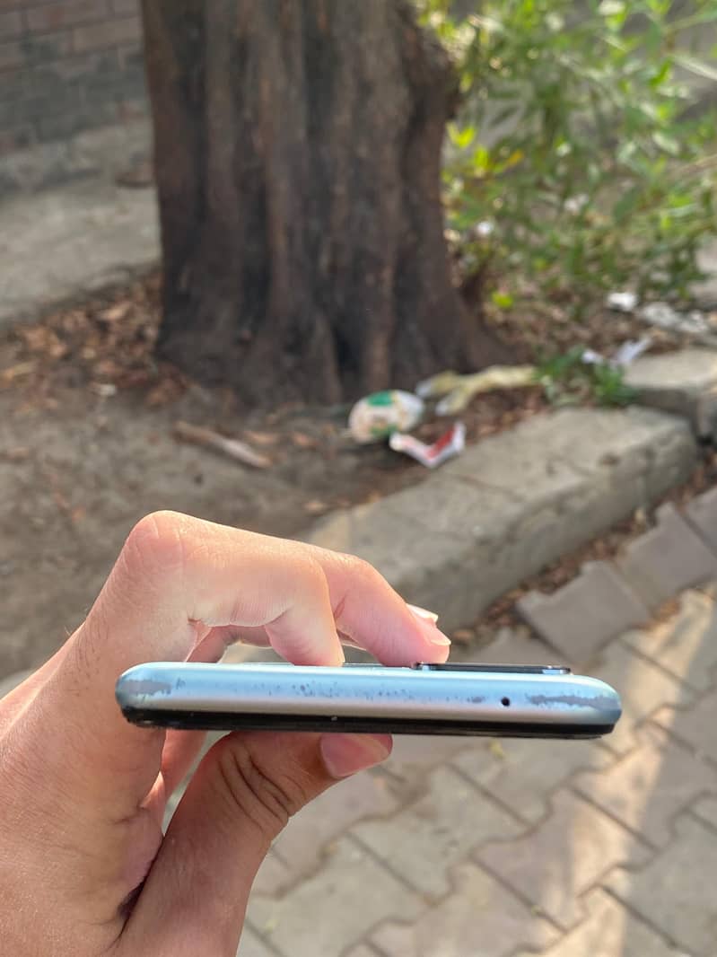 OPPO A76 1