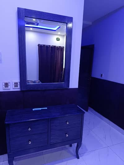 Par day short tim luxury flat comfortable jabardasth room