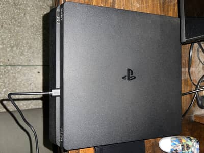 Ps4 slim 1 TB with ps plus and 2 controller