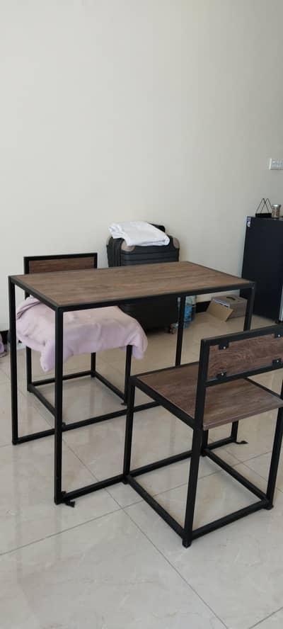 dinning table with 2 chairs