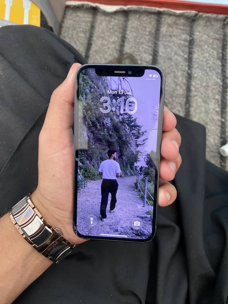 Apple iPhone 12 mini 1