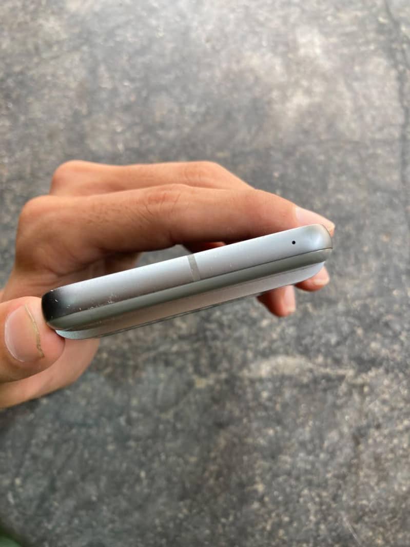 Google Pixel 8 5