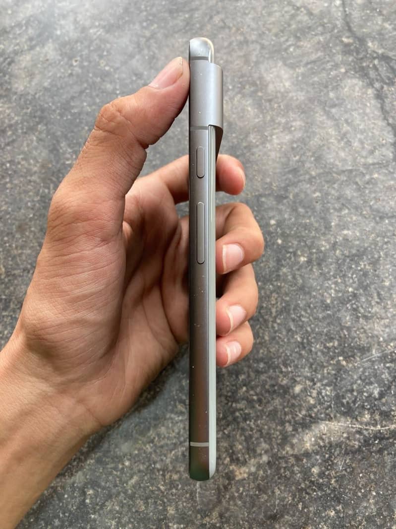 Google Pixel 8 6