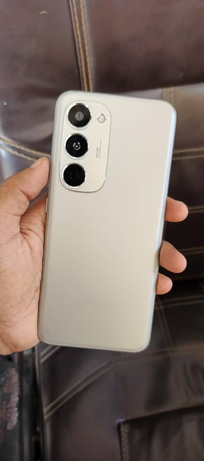 Tecno saprk 40 pro plus 8gb 256gb complete box
