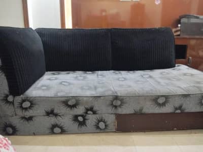 Gray L-Shaped Sofa – in pristine Condition