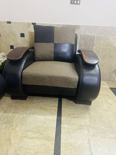 3+2+1 Sofa Set – Neat & Well Maintained