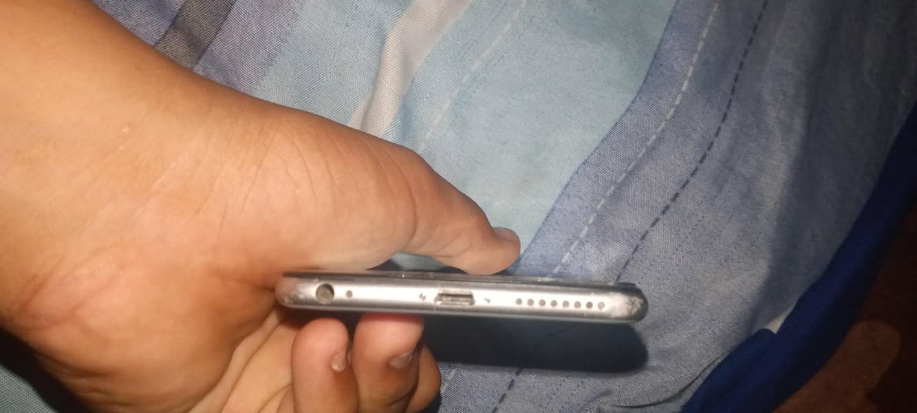 Apple iPhone 6 Plus 4