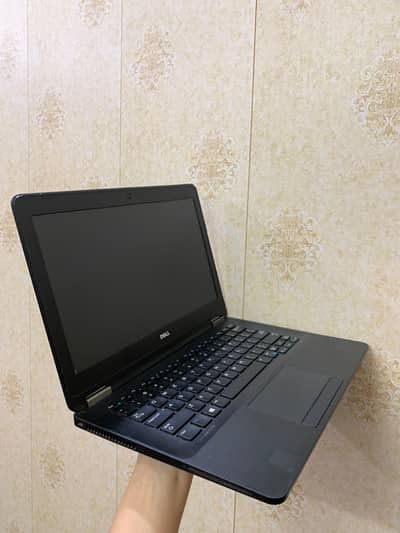 Dell Latitude E7270 slim laptop (core i5/6th gen) 8GB RAM/256GB SSD.
