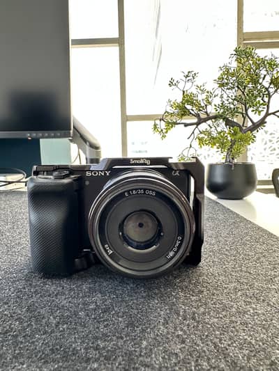 Sony ZV E10 With box and 3 Lens (9/10)