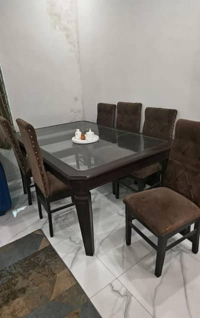 daning table with chairs