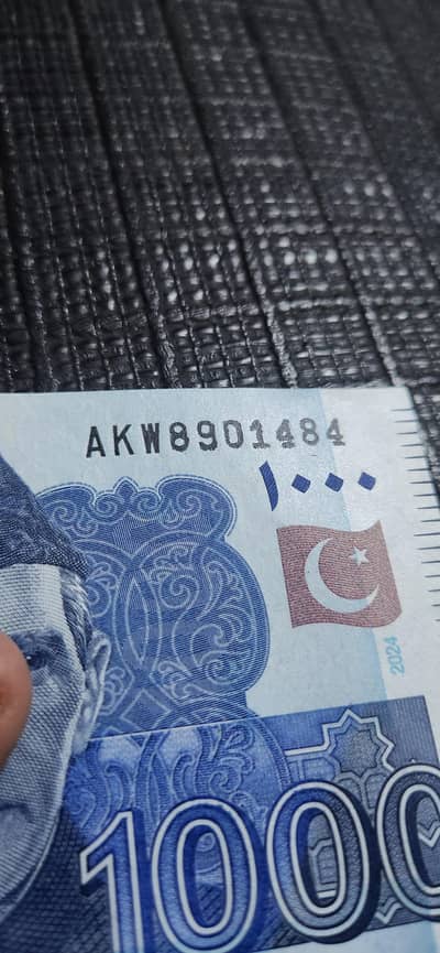 Orignal PKR1000 note with bold serial number.