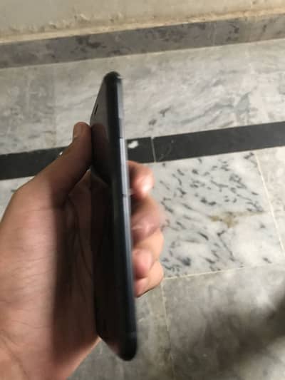 Apple iPhone SE 2023