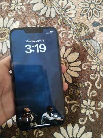 Apple iPhone 13