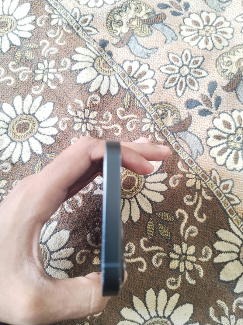 Apple iPhone 13 6