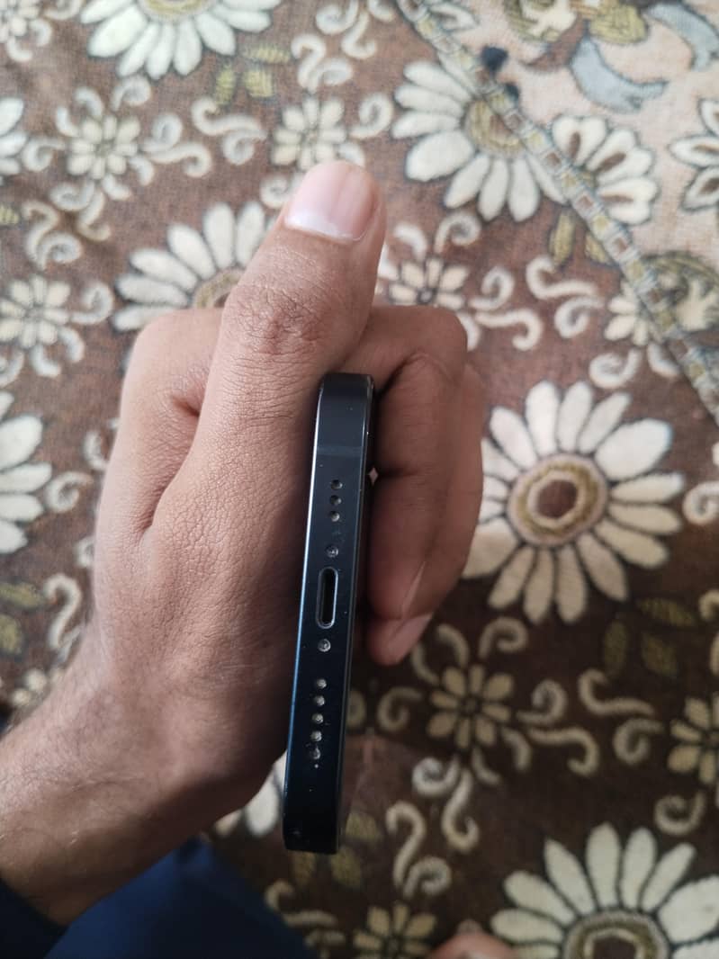 Apple iPhone 13 7
