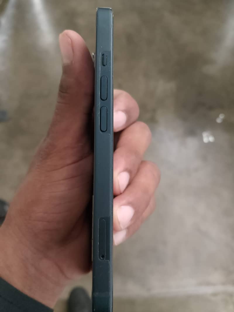 Apple iPhone 13 2