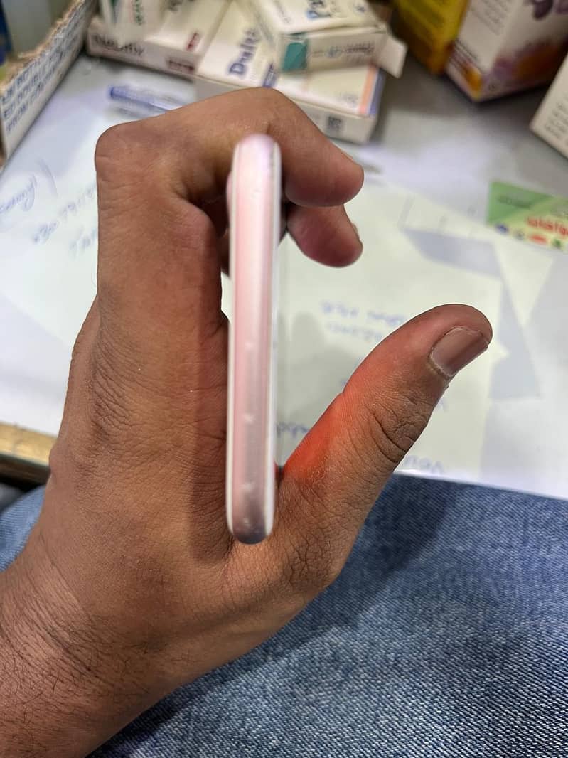 Apple iPhone 7 2