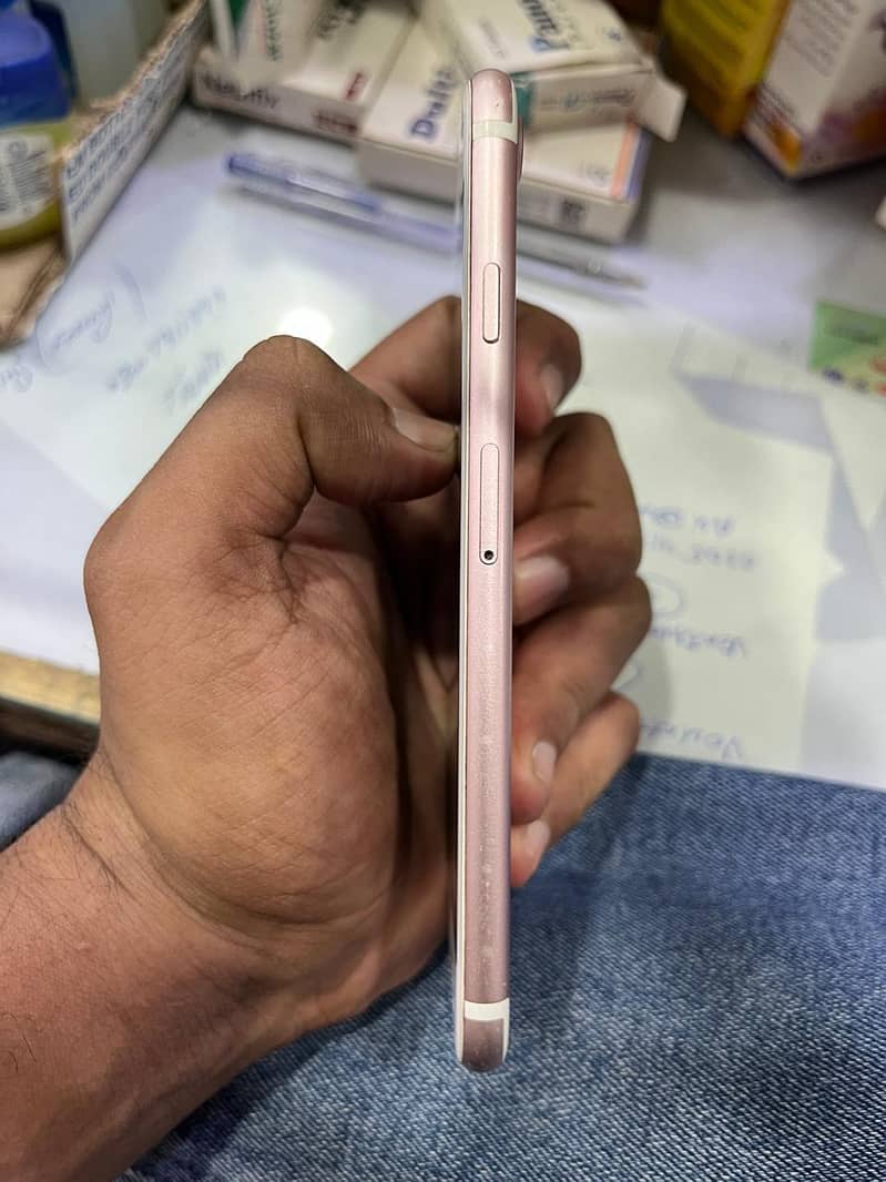 Apple iPhone 7 3