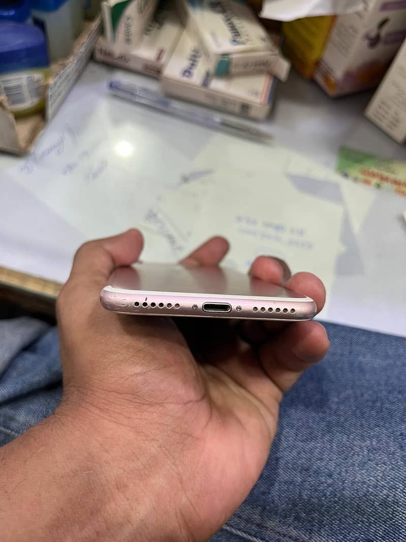 Apple iPhone 7 4