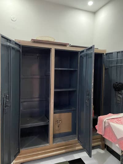 Wardrobe full size condition used 10/8
