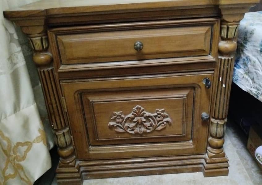 King size Bed and dressing table 0