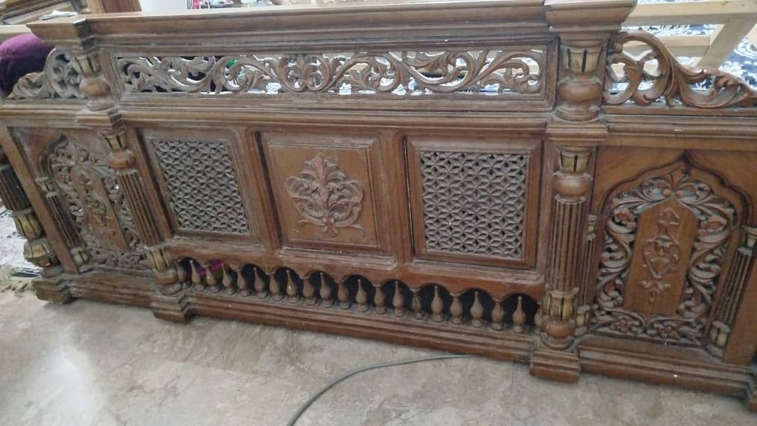 King size Bed and dressing table 3