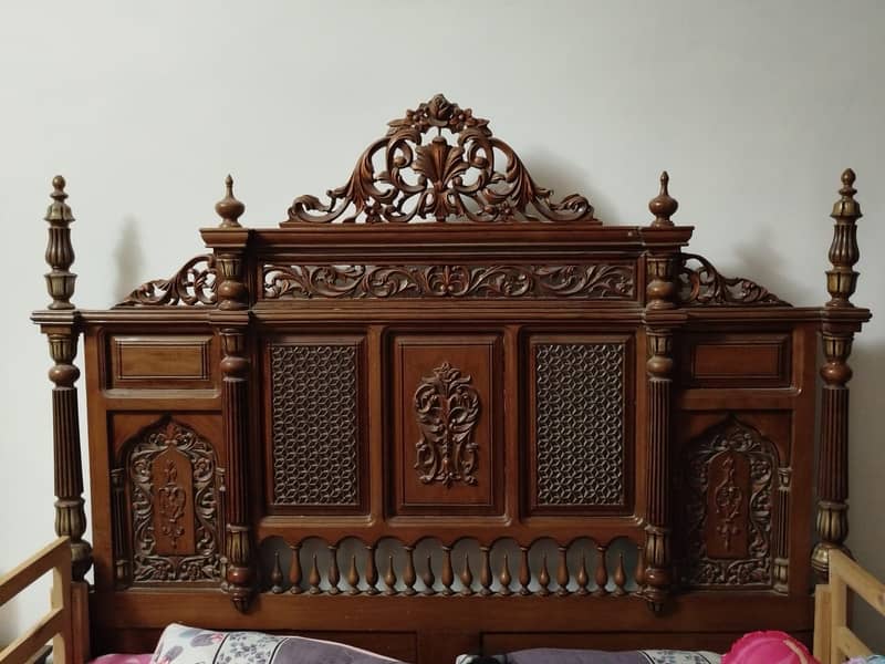 King size Bed and dressing table 5