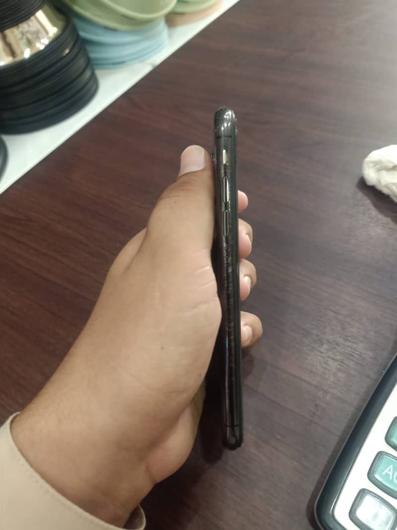 Apple iPhone X 3