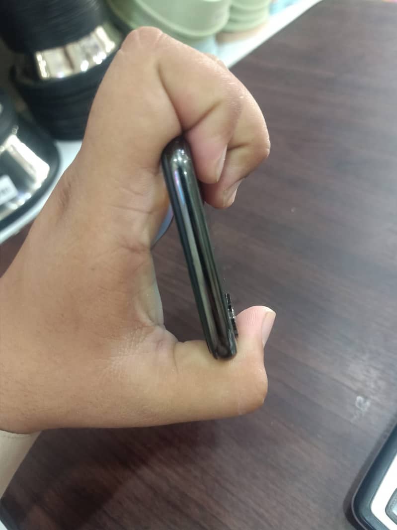 Apple iPhone X 5
