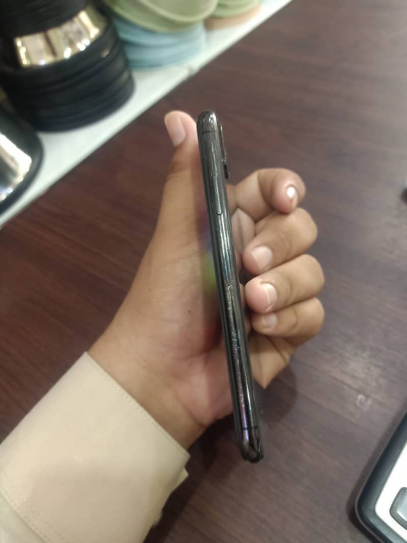 Apple iPhone X 6