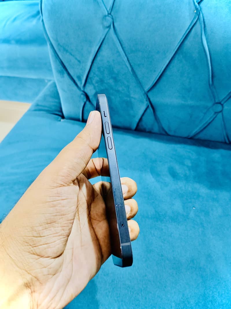 Apple iPhone 12 3