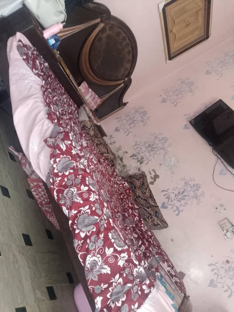 king size bed 0
