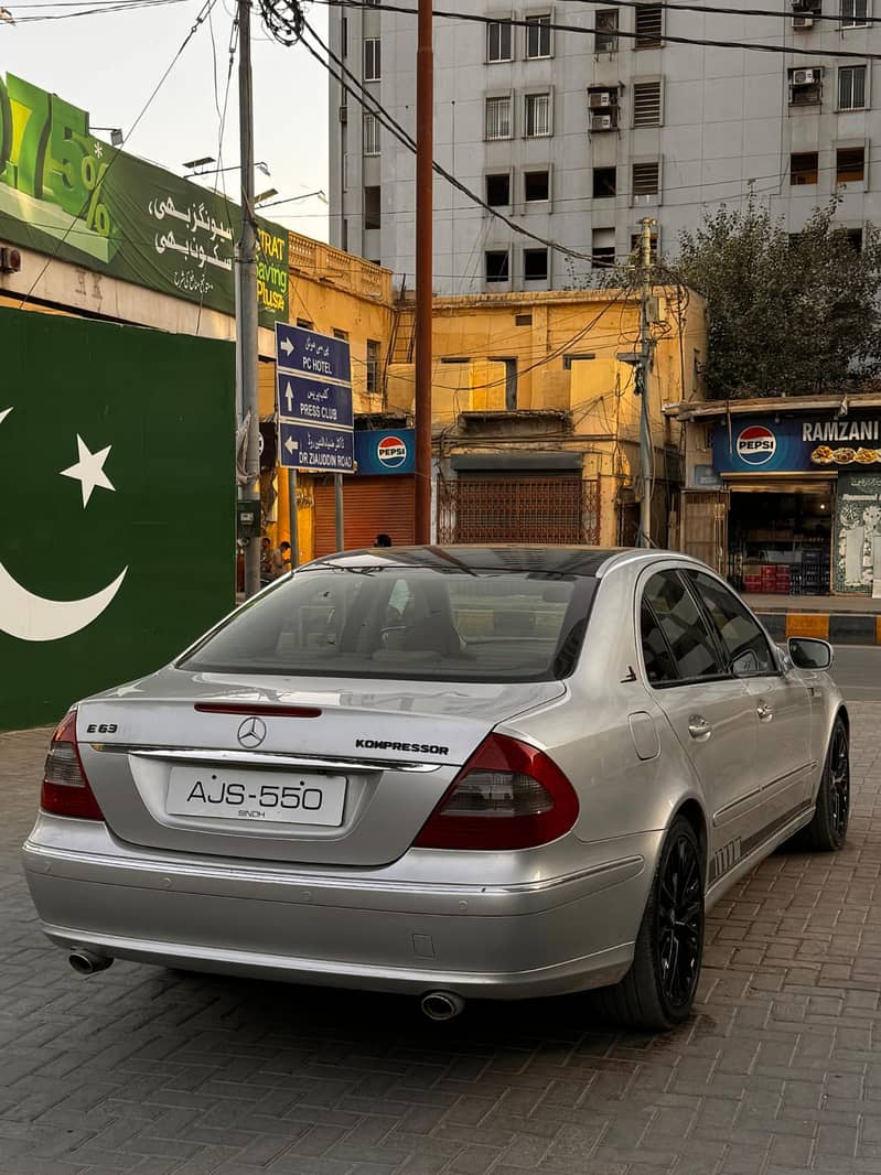 Mercedes Benz E Class E200 11