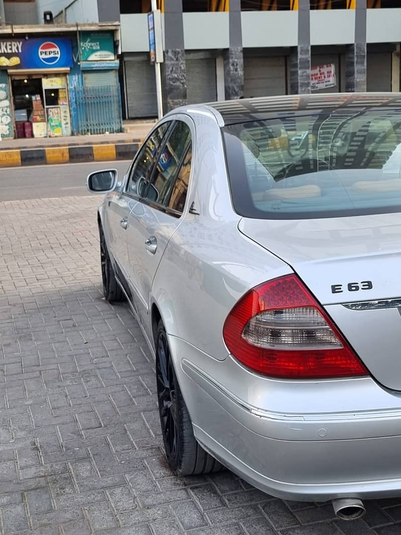 Mercedes Benz E Class E200 12