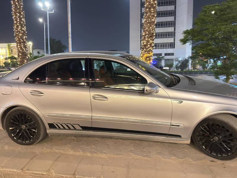 Mercedes Benz E Class E200 14