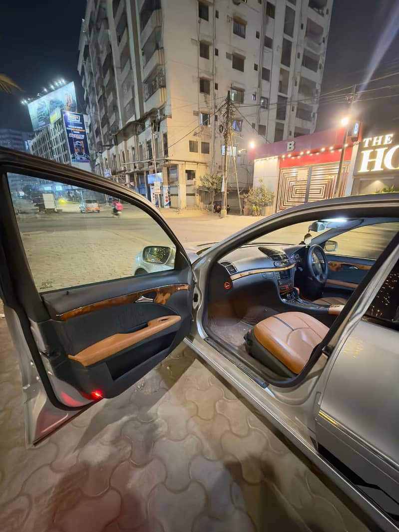 Mercedes Benz E Class E200 19