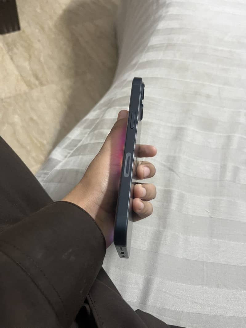 Apple iPhone 13 2