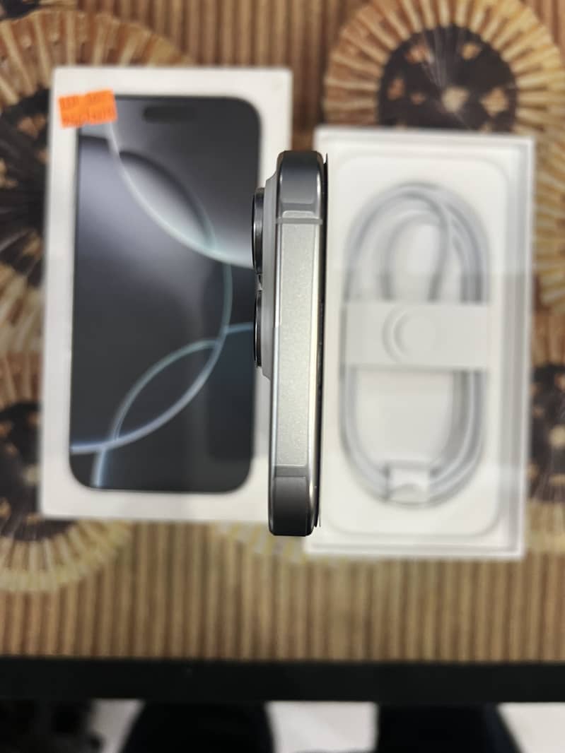 Apple iPhone 16 Pro 1