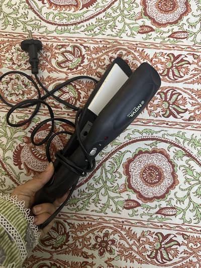 Hair straightener