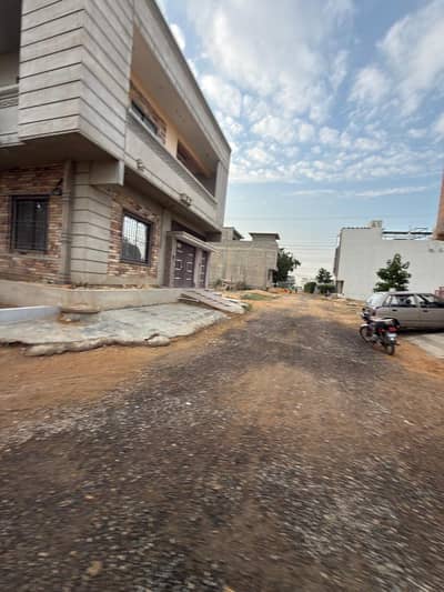 40 ft road 120 sqyd Plot for sale in Block 5 saadi garden