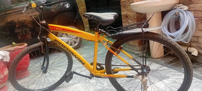 Yellow and Black coodmn hit cycle|ready to ride