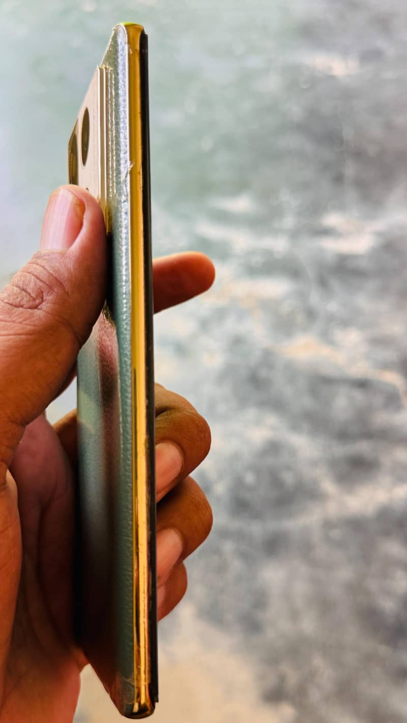 Infinix Note 40 Pro 4