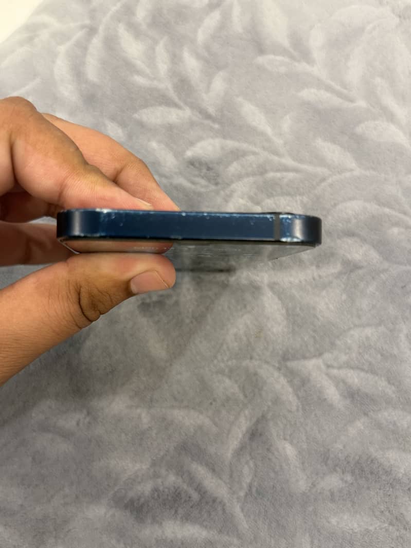 Apple iPhone 12 1