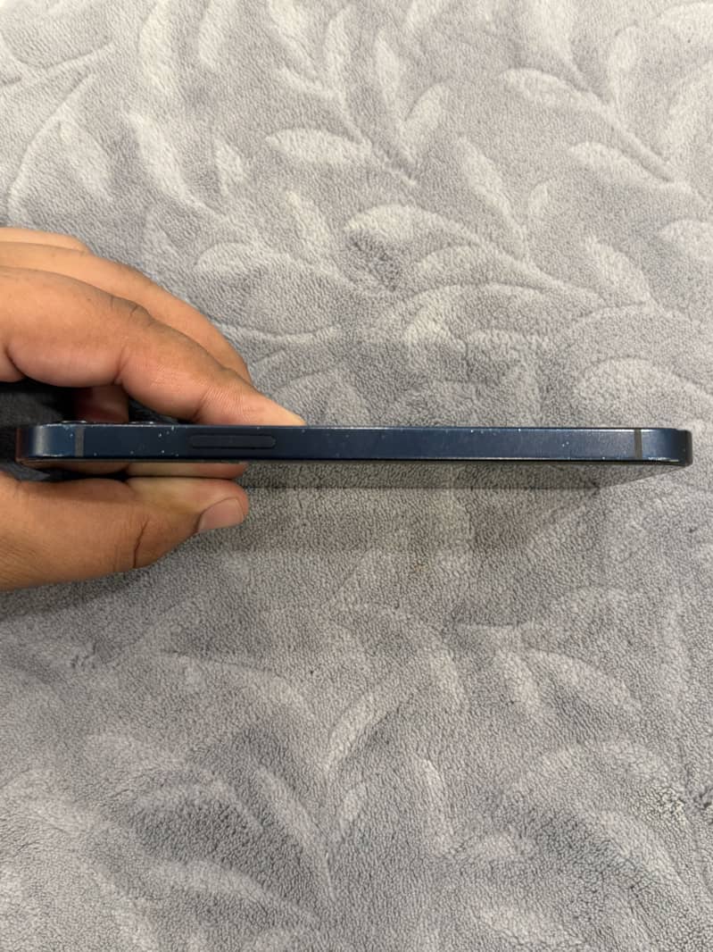 Apple iPhone 12 2