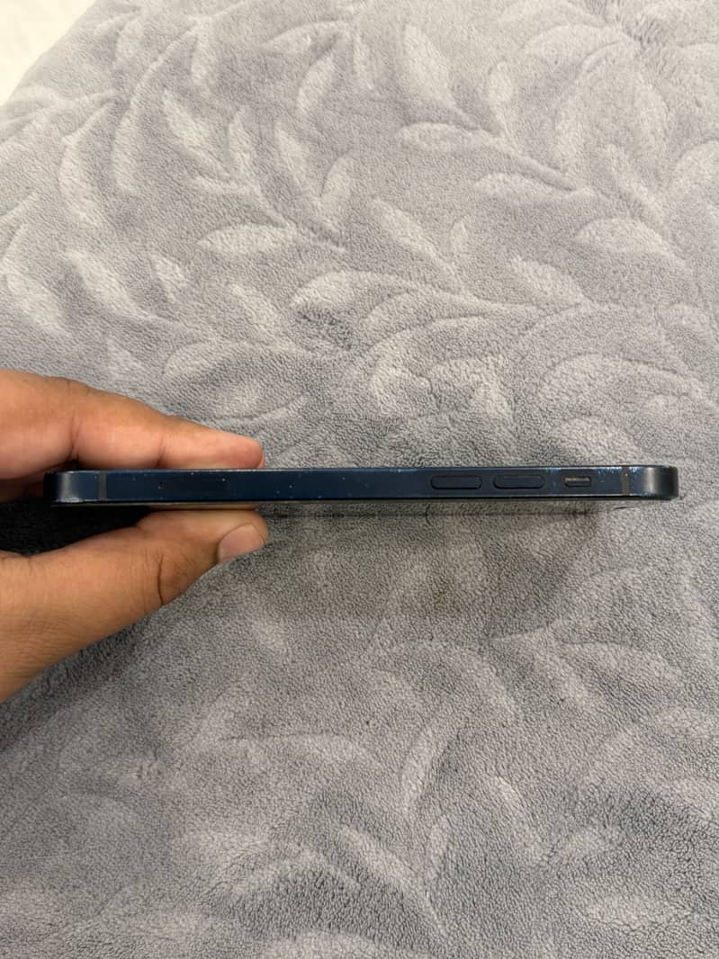 Apple iPhone 12 3