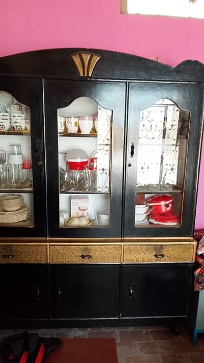 old furniure:1 Bed, 1 Dressing Table, 1 Showcase, 4 Chairs