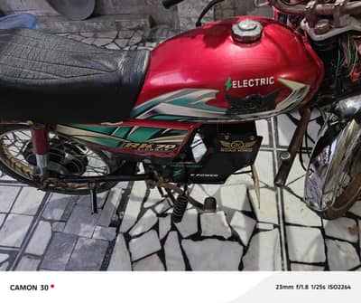 bike ha charged wali battery 10% kam karti ha