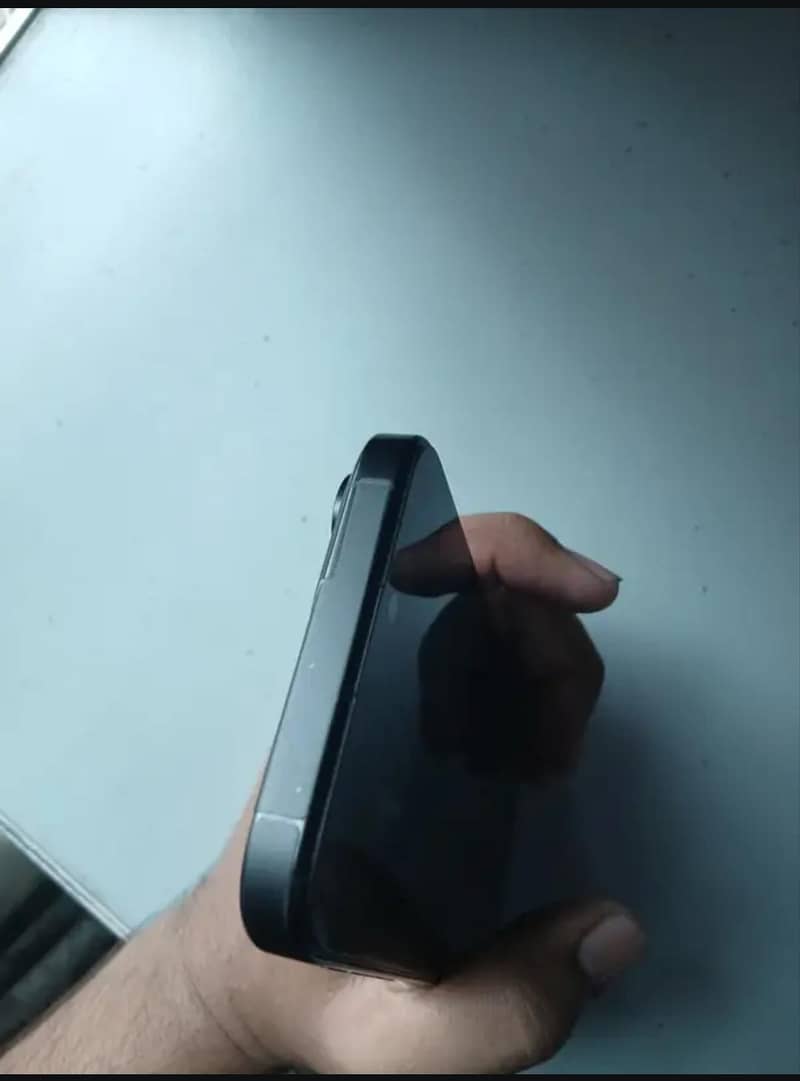 Apple iPhone 16 Pro 1