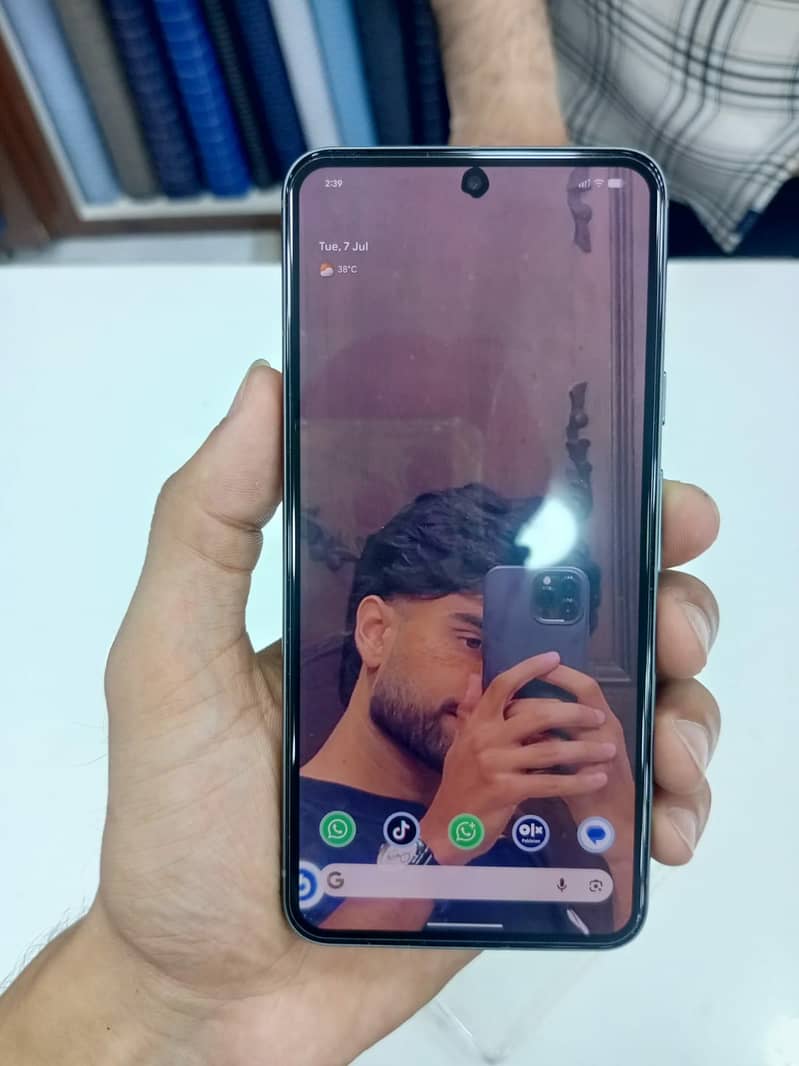 Google Pixel 8 4